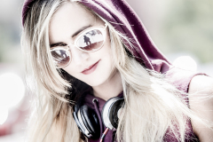julia_9281_bright_web